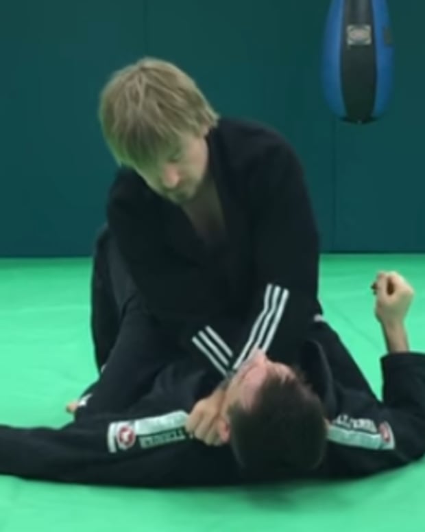 How To Perform The Rear Naked Choke To Submission Ko Howtheyplay