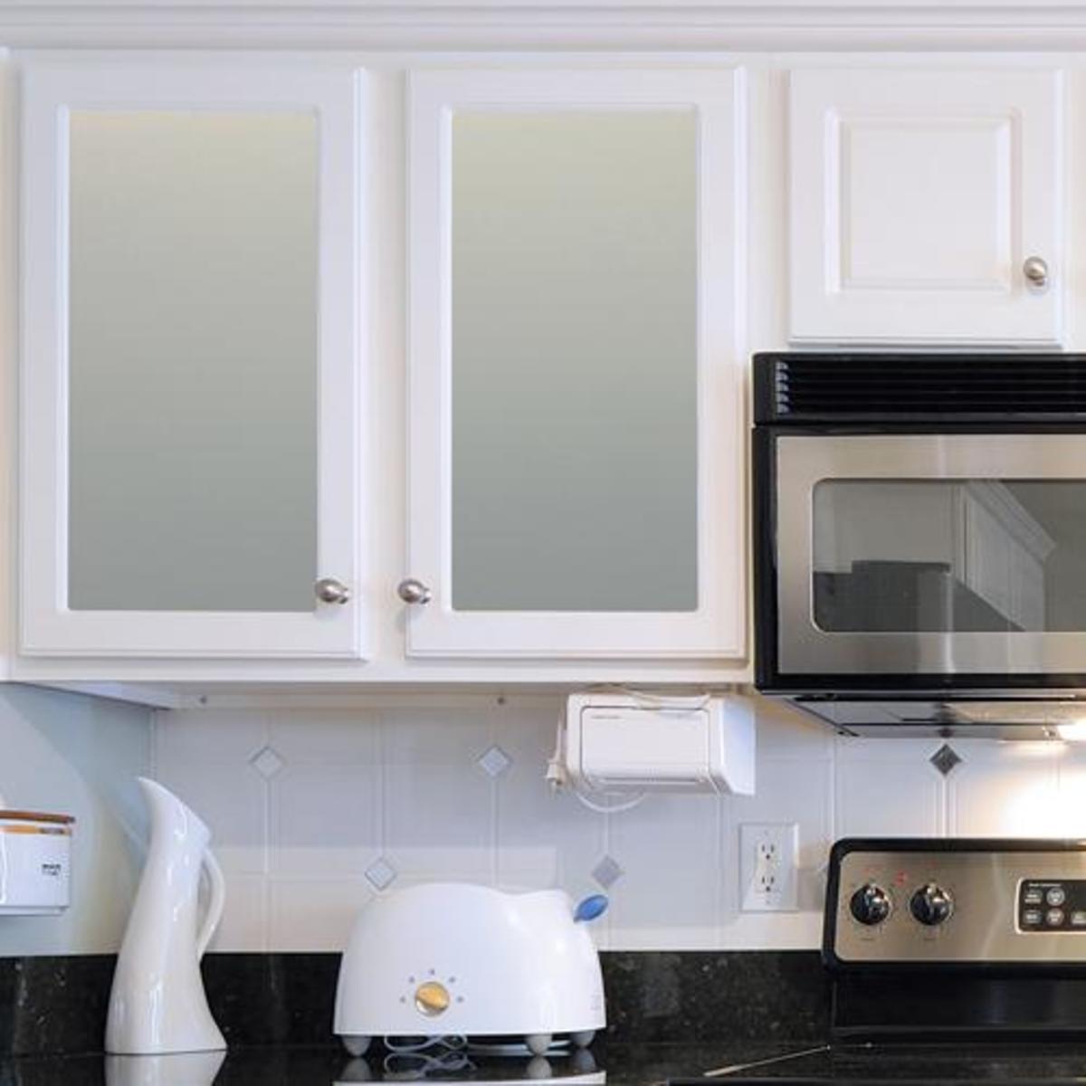5 Beautiful Decorating Ideas For Glass Kitchen Cabinet Doors Dengarden