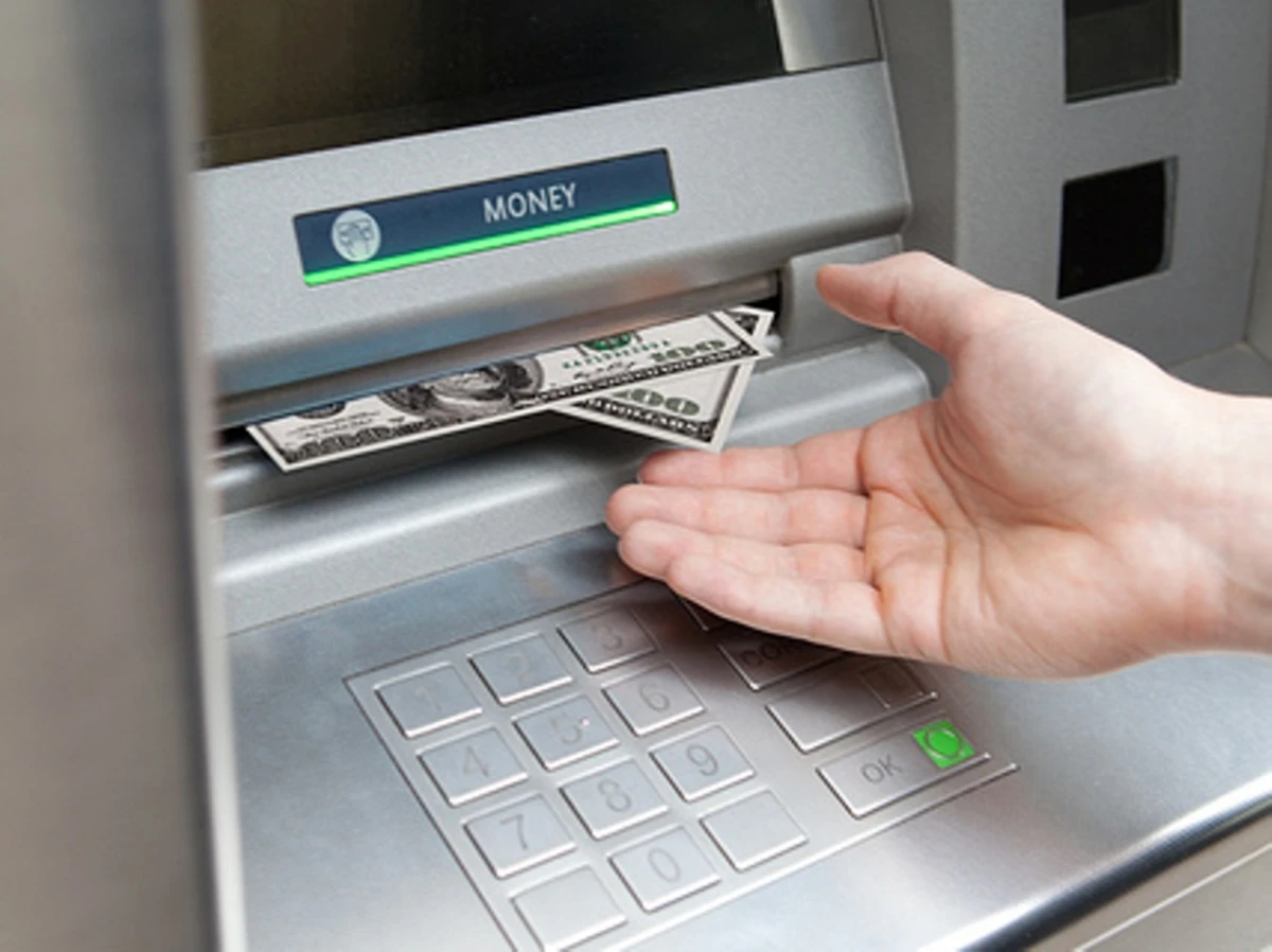 https://images.saymedia-content.com/.image/t_share/MTc2MjkxMDgzMjEzNDE1NTk3/the_easiest_way_to_withdraw_paypal_money.jpg.webp.webp