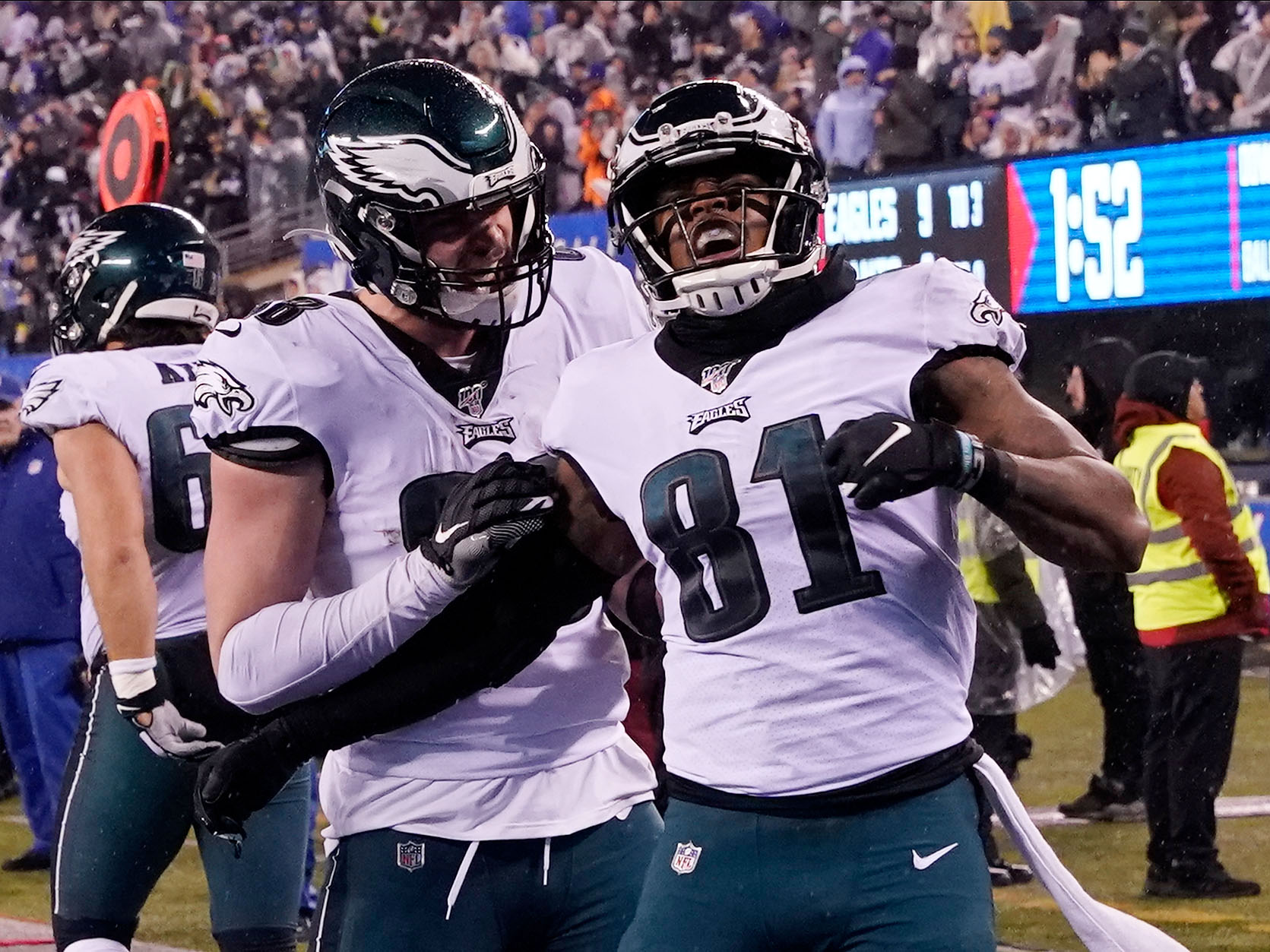 Eagles Win NFC East Title By Beating Giants