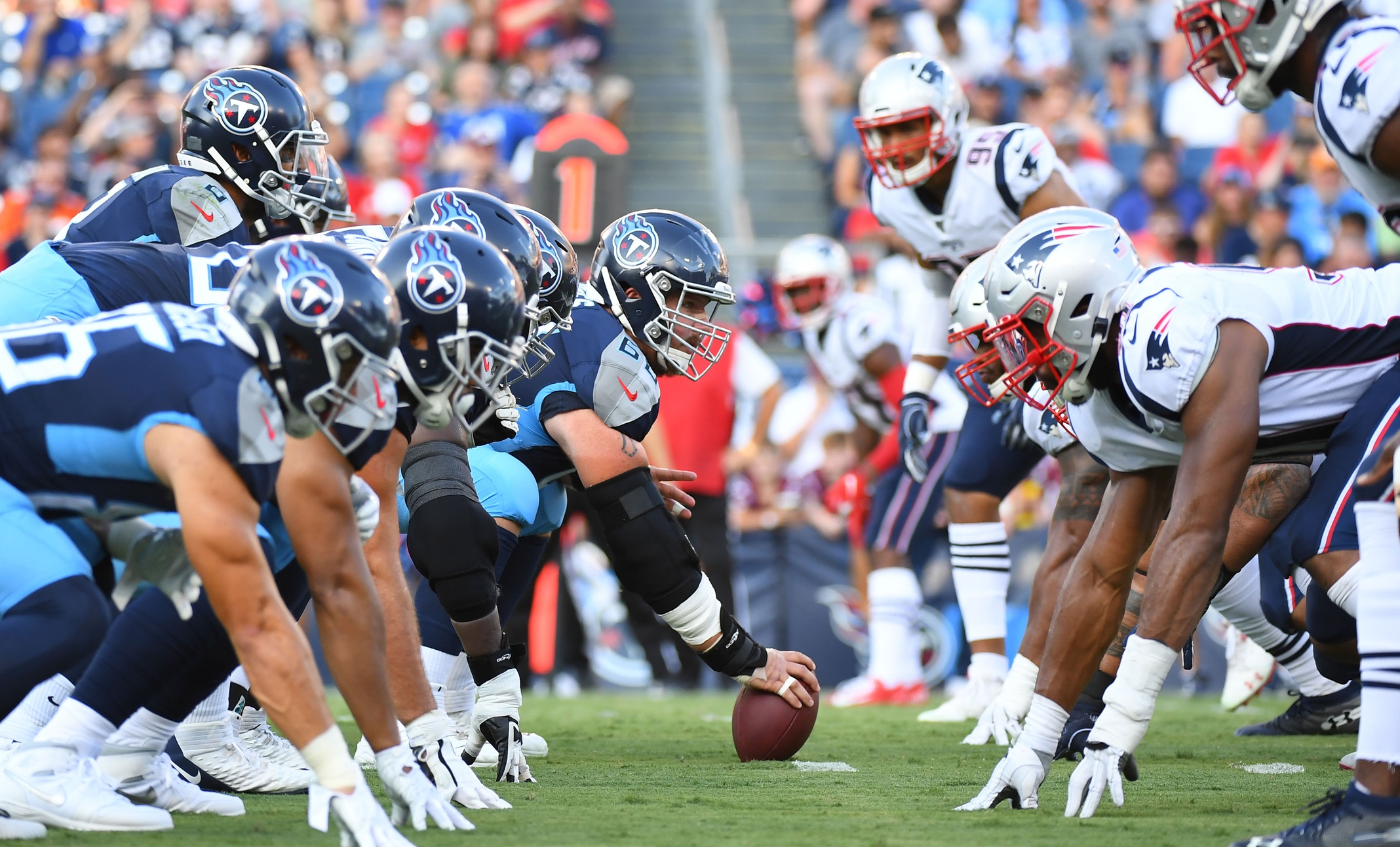 https://images.saymedia-content.com/.image/MTY5NDkyMjc0MDAwOTYyODQ5/titans-patriotslineofscrimmage.jpg