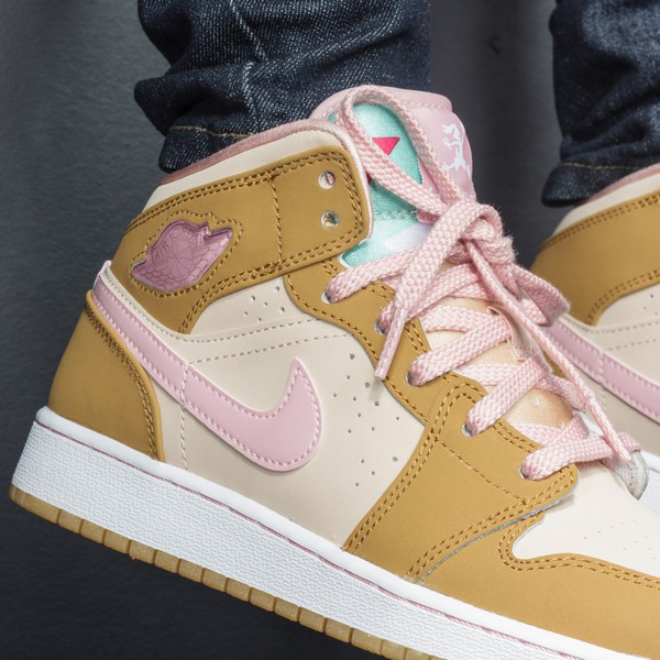 lola bunny jordan 1s