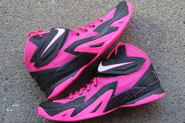 lebron breast cancer shoes 2018