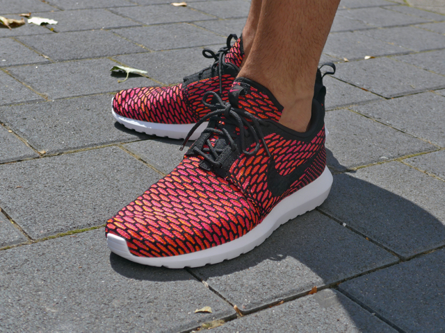 nike roshe flyknit on feet