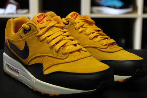 air max one yellow