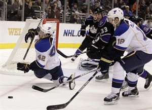 Rookie Reaves stars in St. Louis Blues' 3-1 win over struggling Kings