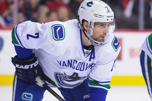 Rumor Roundup: Canucks GM criticized for holding on to Hamhuis