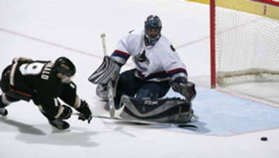 Selanne scores twice, Ducks win battle of division leaders, down Canucks 4-2