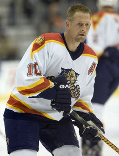 Isles acquire Zednik from Washington; Roberts pondering move to Pittsburgh