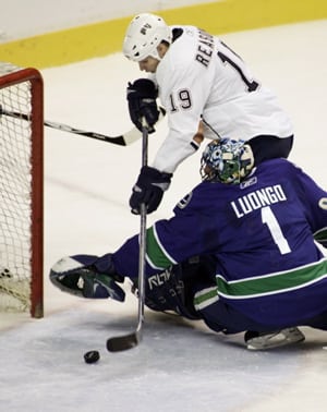 Roloson, Oilers extinguish Canucks' playoff hopes with 2-1 victory