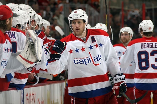Clearing salary: Caps send Laich to Leafs in three-player deal