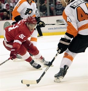 Flyers beat Red Wings 3-2 for first win at Joe Louis Arena since 1988