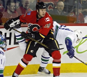 Langkow, Phaneuf score key goals as Flames come back to edge Canucks 3-2