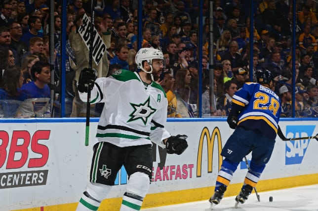 Watch Stars torch Blues for two goals in 20 seconds, chase Brian Elliott