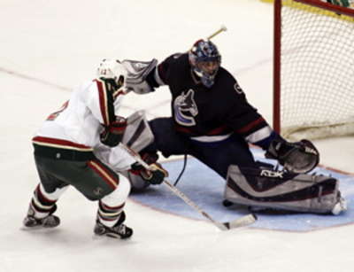 Daniel Sedin scores shootout winner as Vancouver beats Wild 4-3