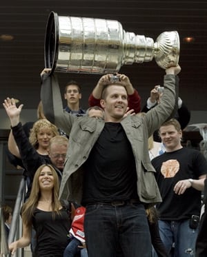 Dan Cleary receives hero's welcome in Newfoundland with Stanley Cup