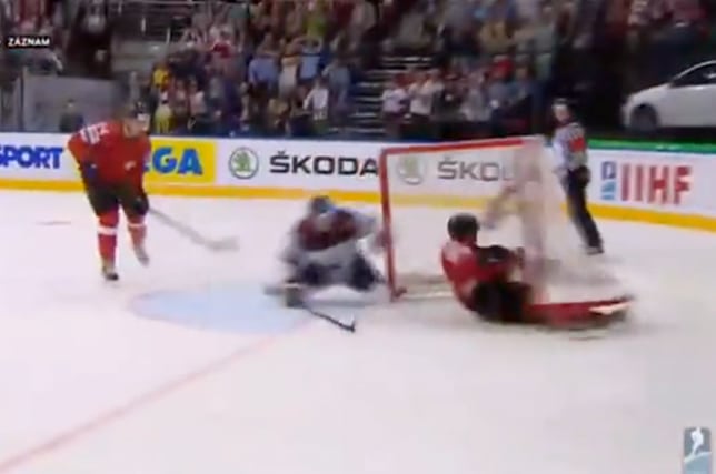 Switzerland goes in on 2-on-0, crashes into empty net