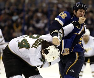Richards scores winner, Stars rally to beat Blues 4-2 for 5th straight road win