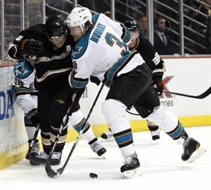 Hiller posts second straight shutout, Ryan scores in Ducks 1-0 win over Sharks