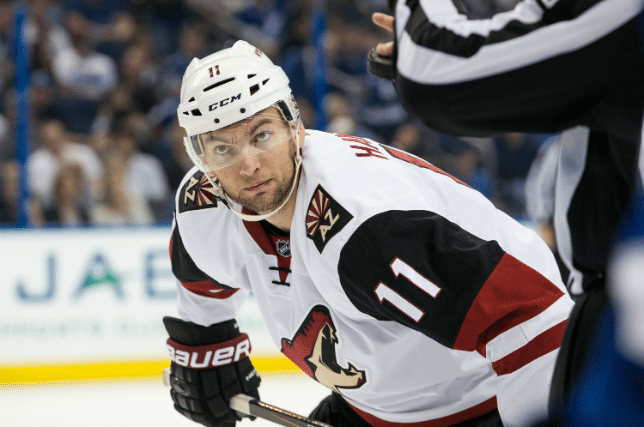Coyotes could wait to ‘see how things play out’ before re-signing Hanzal cover image