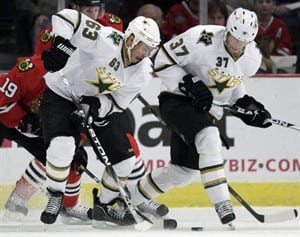 Ribeiro scores two power-play goals, Stars beat slumping Blackhawks 4-2