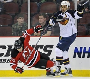 Hedberg makes 28 saves, Devils beat Thrashers for Lemaire's first win in return