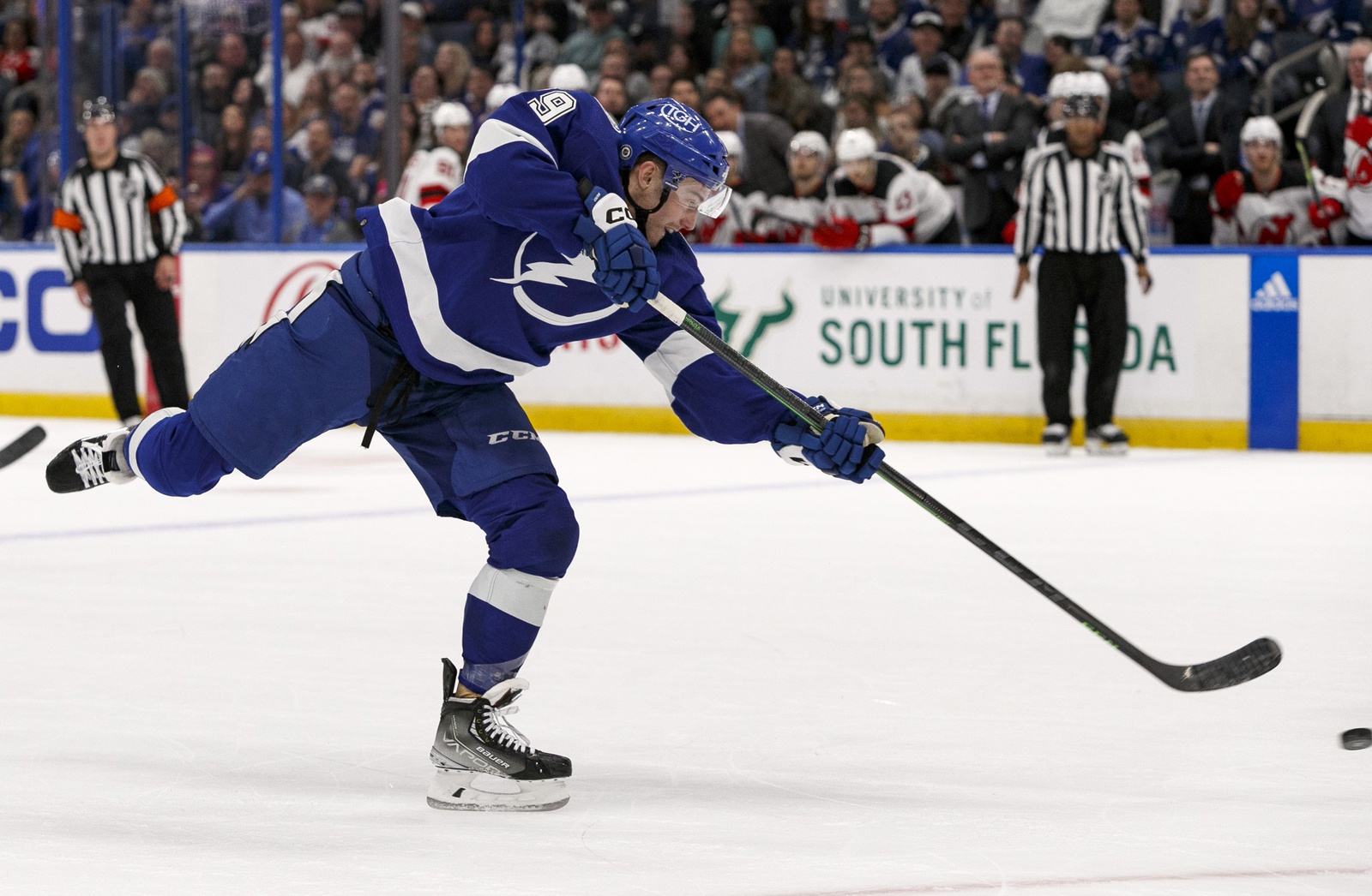 Avalanche add depth with forward Ross Colton from Lightning