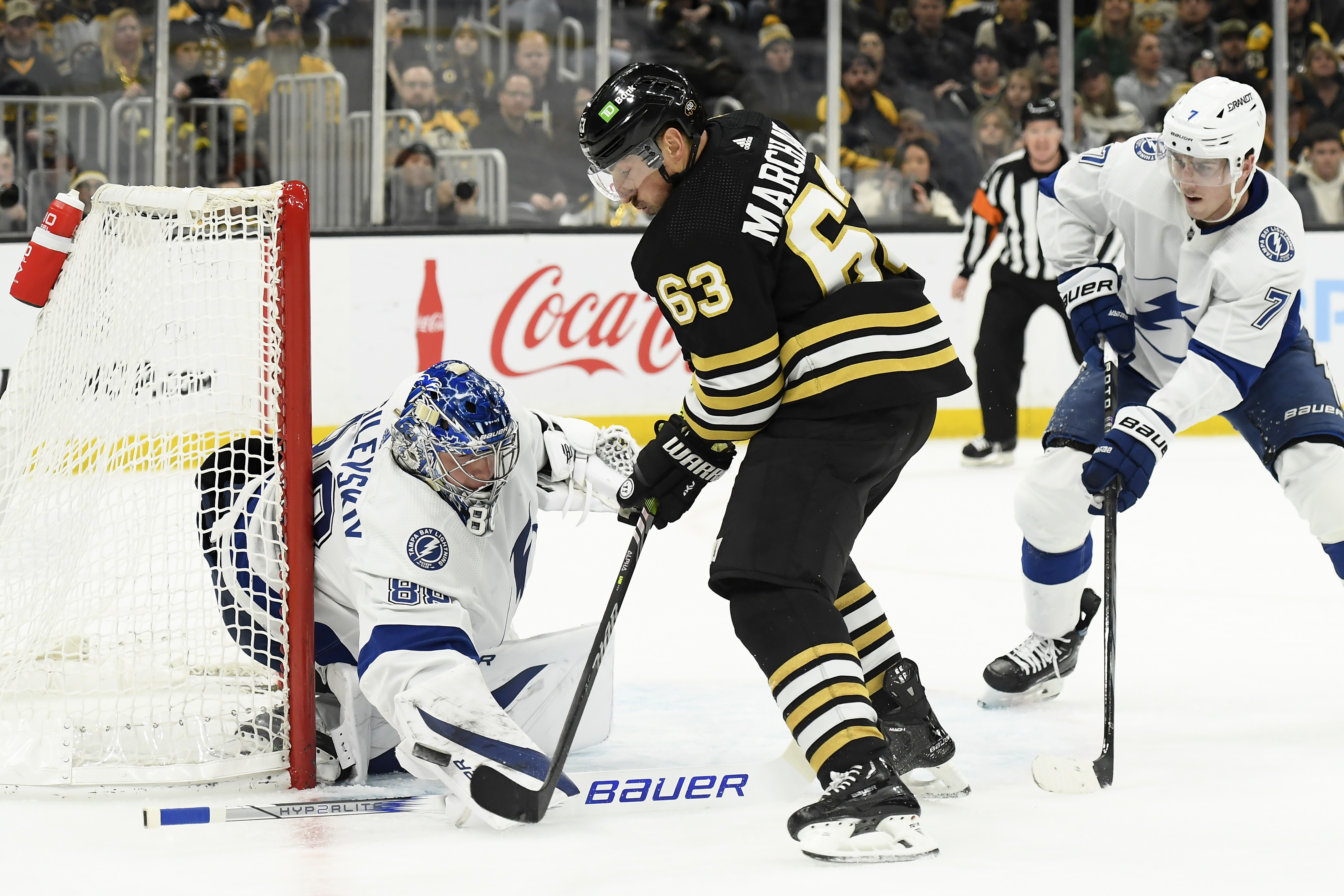 © Bob DeChiara-USA TODAY Sports - Tampa Bay Lightning Defeat Boston Bruins 3-2 in Shootout