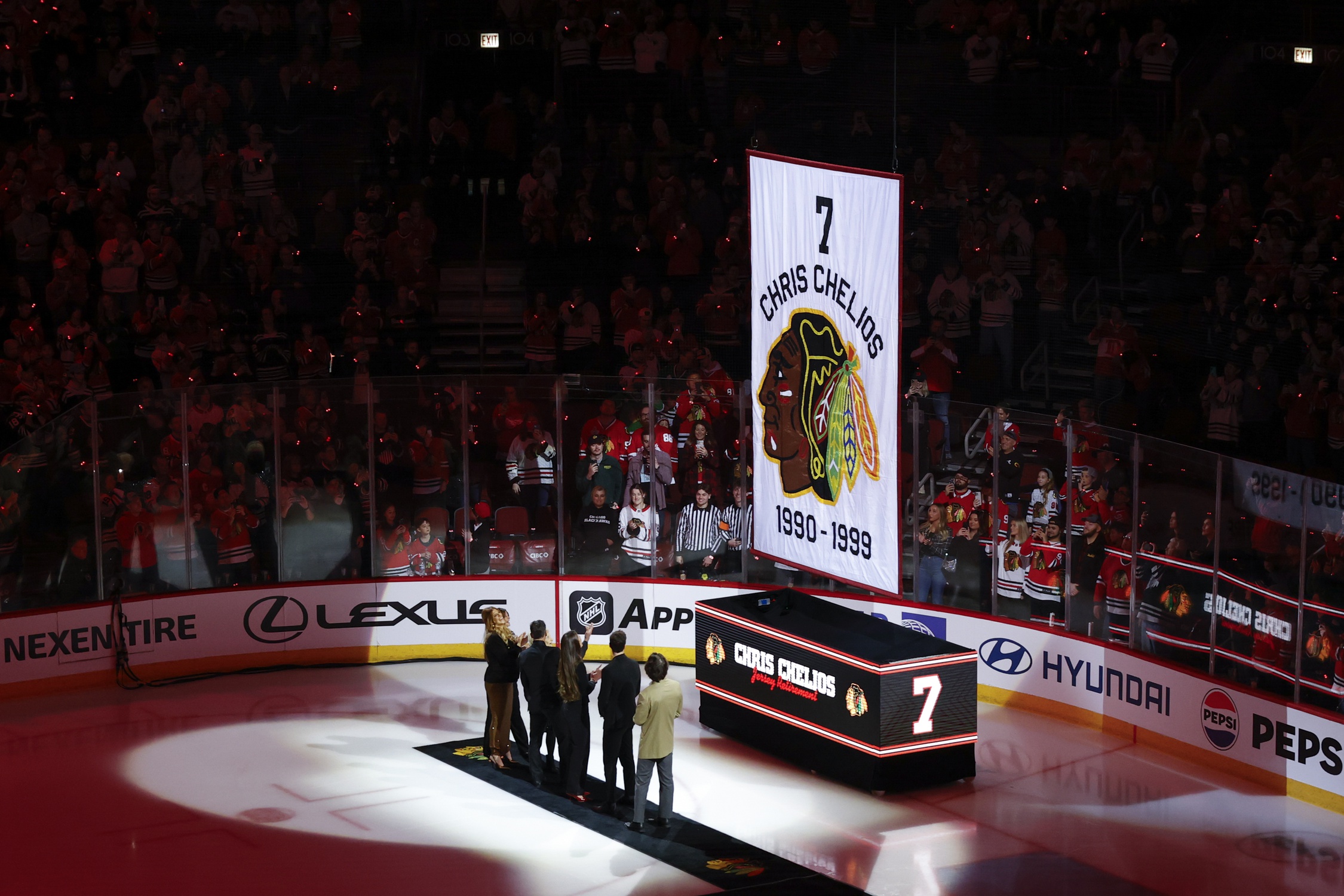 USA Today Network, Kamil Krzaczynski - Blackhawks Raise Chris Chelios' No. 7 To United Center Rafters