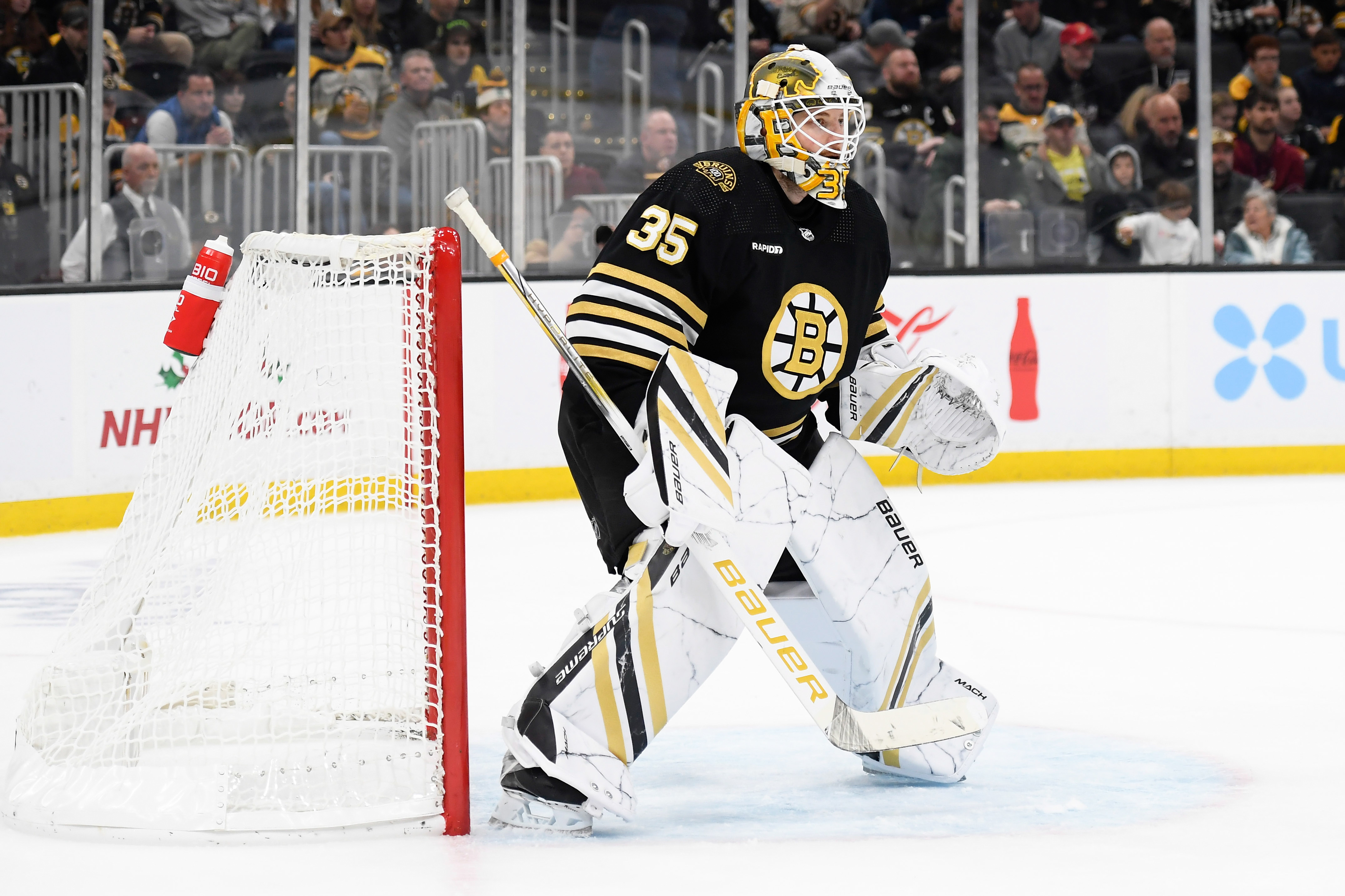 © Bob DeChiara-USA TODAY Sports - Dark Horse Landing Spot for Bruins' Linus Ullmark Revealed