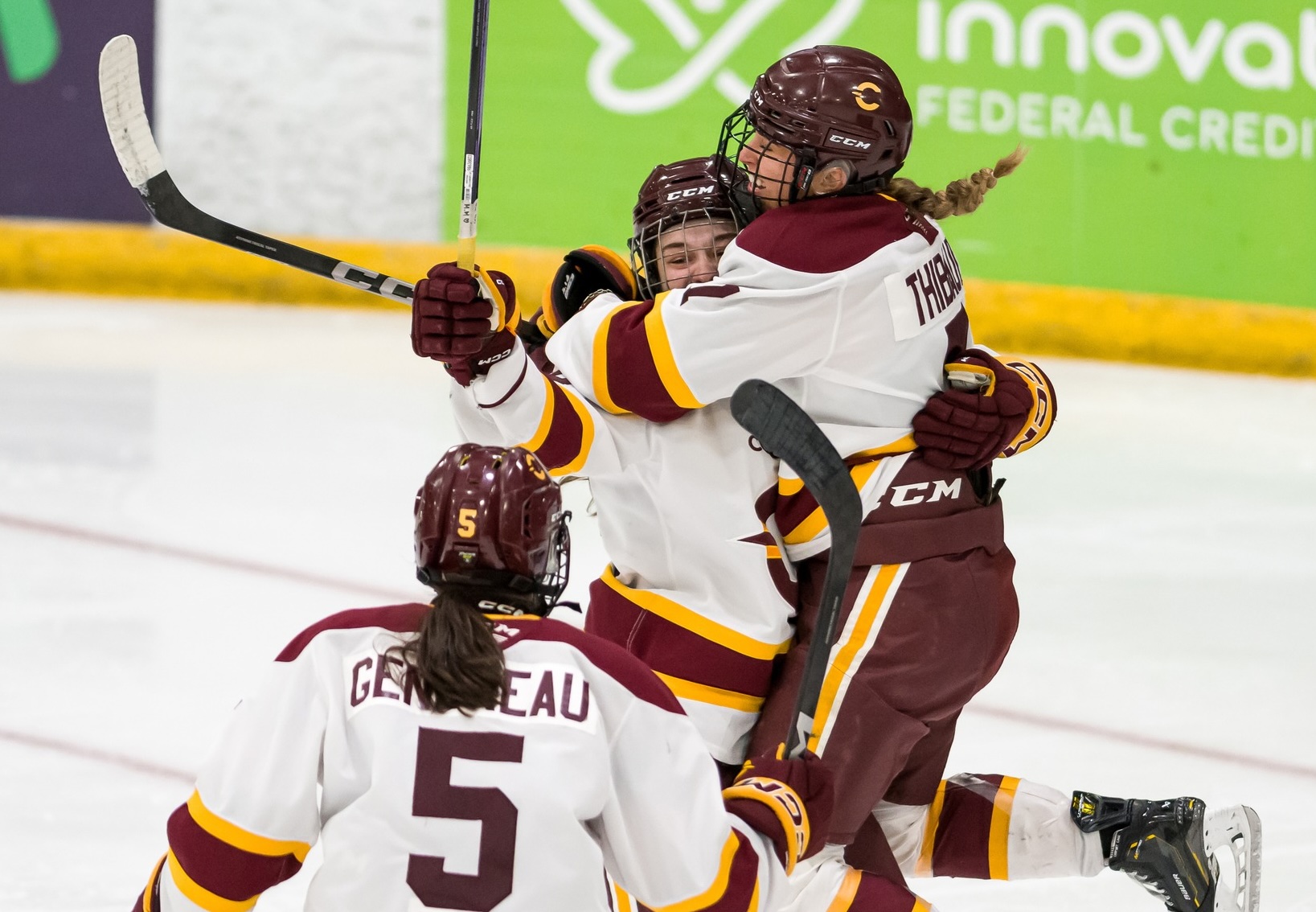 Photo @ Concordia - Stingers and Varsity Blues Set To Clash For USports National Title