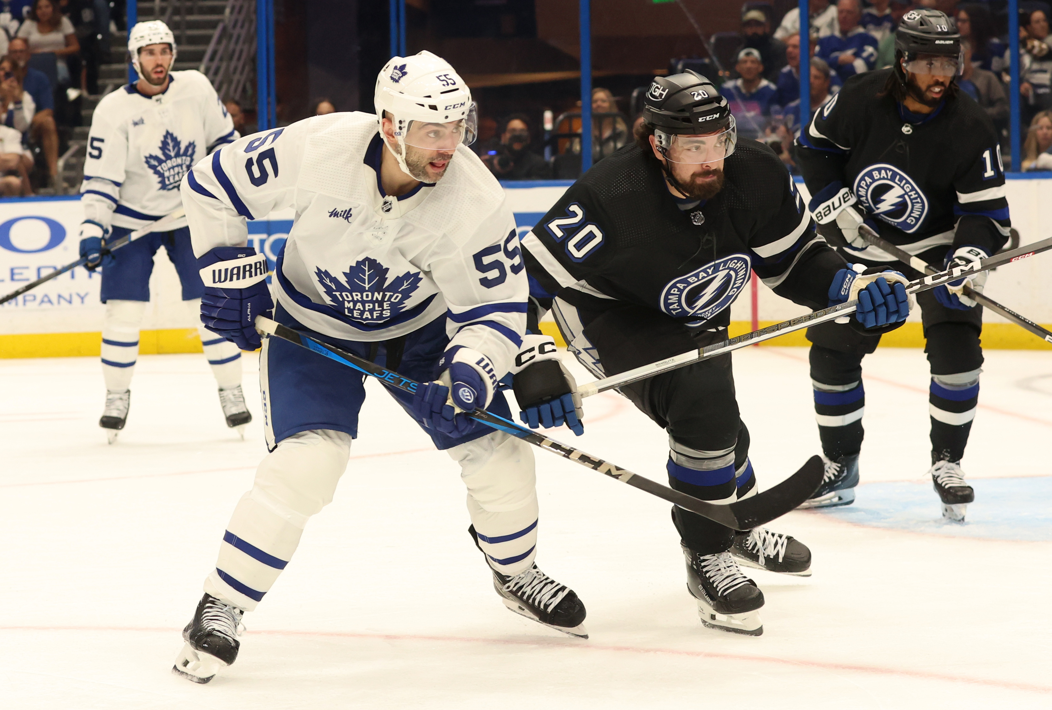 © Kim Klement Neitzel-USA TODAY Sports - Lightning Should Sign Former Maple Leafs Defender