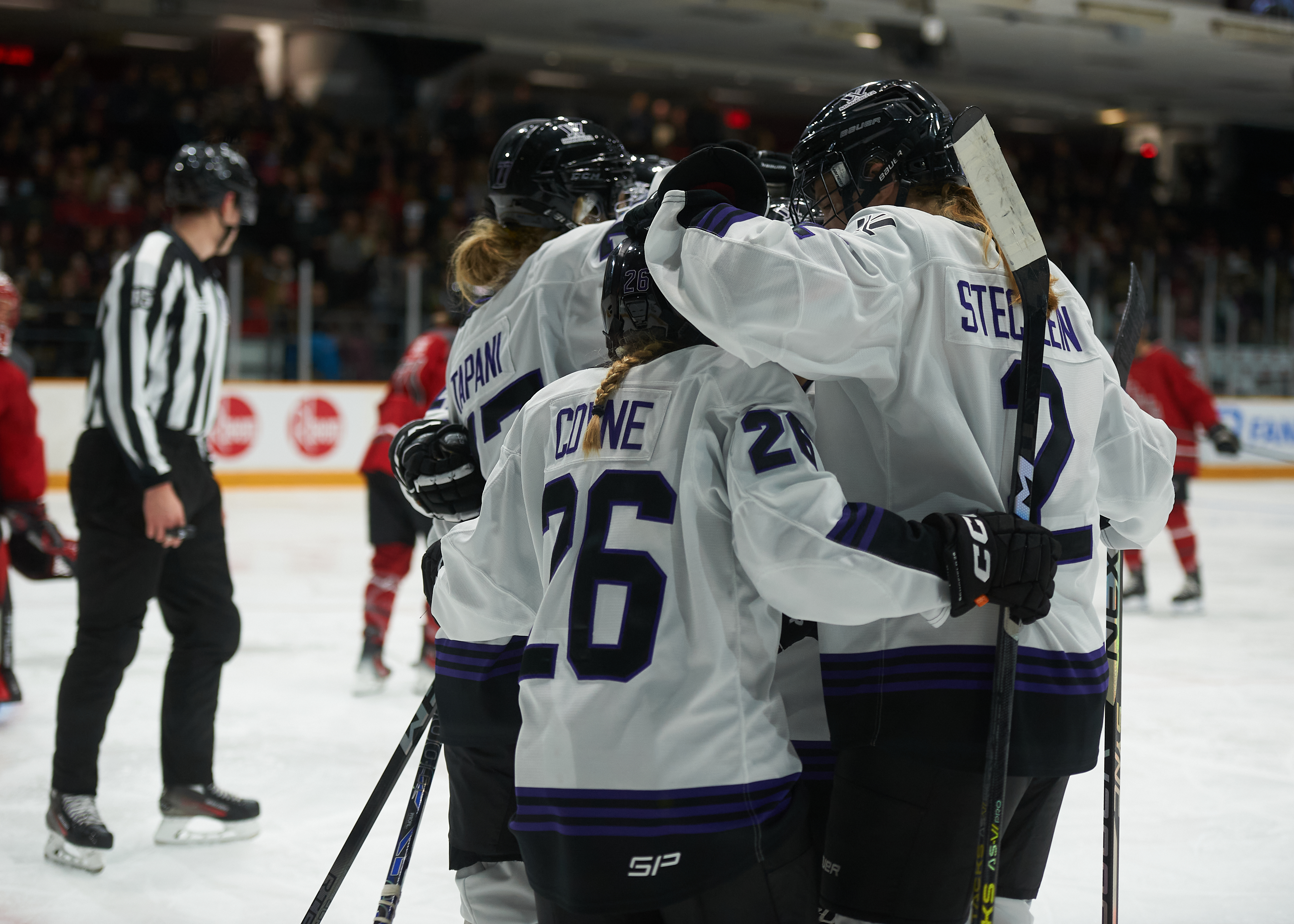 Photo @ Ellen Bond / The Hockey News - PWHL Fans Think Minnesota Is Destined For A Title