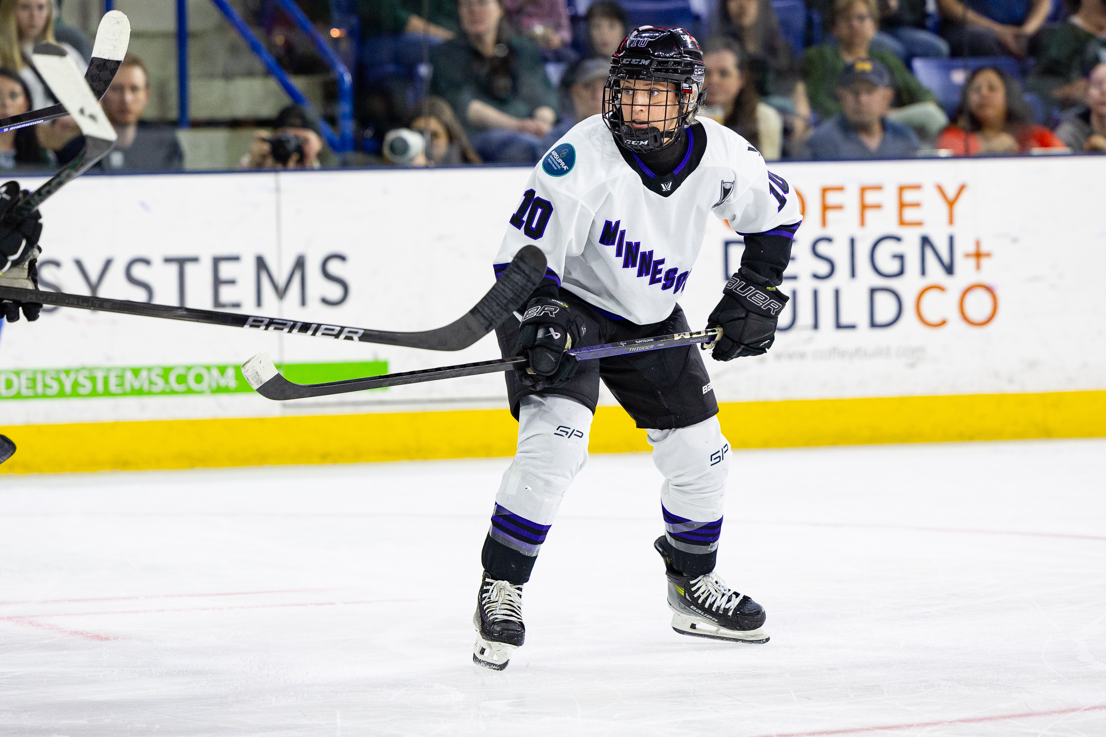 Photo @ PWHL - PWHL Champion Sydney Brodt Signs With Frolunda