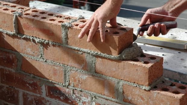 bricklaying-for-beginners-lesson-1-tools-to-buy-mixing-cement-and-basic-brickwork-diy