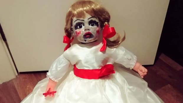 halloween-diy-displays-how-to-make-a-scary-annabelle-doll-for-your-halloween-yard-display