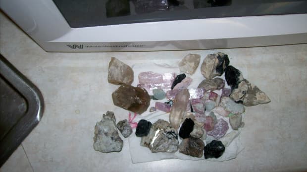 pink-tourmaline-gemstone-mining-the-pala-mining-district-ca