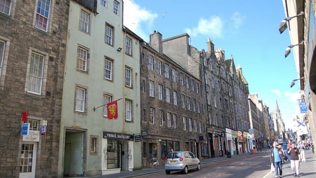 famous-streets-of-scotland-a-history-of-the-canongate-in-edinburgh