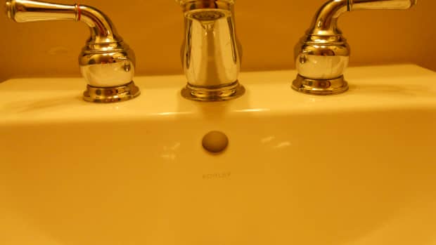 diy-plumbing-how-to-fix-a-leaking-faucet