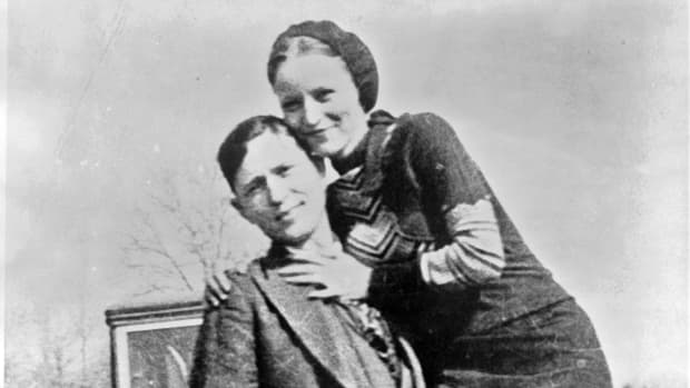 a-tale-of-bonnie-and-clyde-bank-robbery-poteau-oklahoma