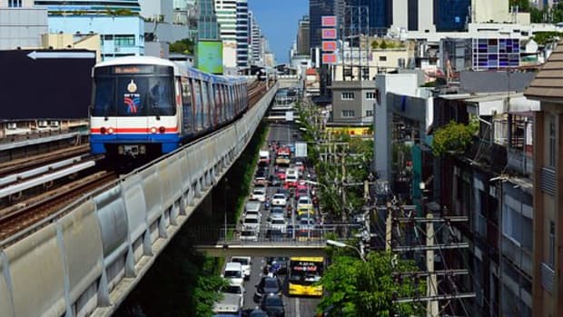 mass-transit-in-bangkok-pros-and-cons-of-taking-the-skytrain