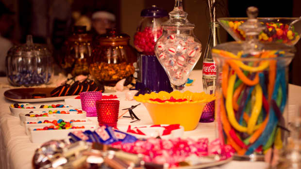 have-a-candy-bar-at-your-wedding
