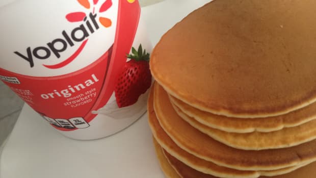 strawberry-yogurt-pancakes-recipe