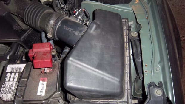 how-to-replace-the-engine-air-filter-in-a-2006-nissan-altima-step-by-step-with-pictures