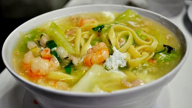 recipe-for-lomi-a-comforting-philippine-egg-noodle-dish