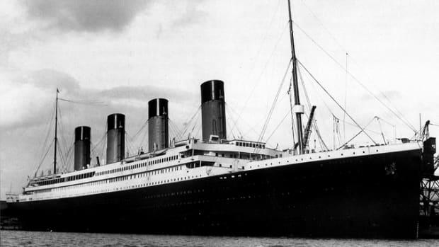 The Titanic before sinking in 1912 and its wreckage today 👀 The remains of  the Titanic are about 4km deep, 650km east of Canada, near the …