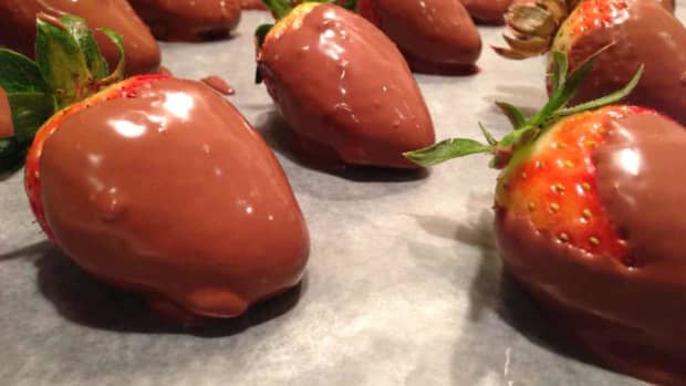 chocolate-covered-strawberries-hand-dipped-recipe