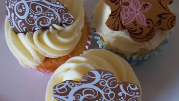 how-to-decorate-cupcakes-with-chocolate-transfer-sheets