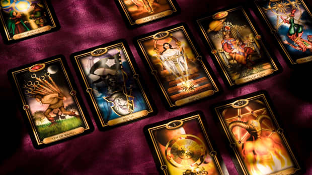 how-to-deal-spread-tarot-cards