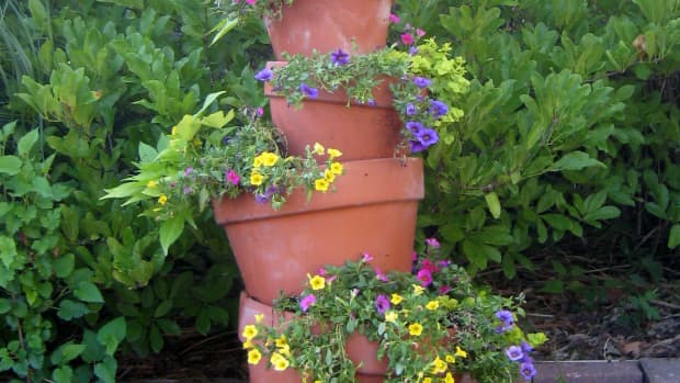 how-to-make-a-crooked-terra-cotta-pot-flower-tower-with-annuals